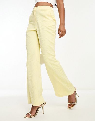 Pantaloni da abito a zampa in jacquard gialli - Twisted Tailor - Modalova