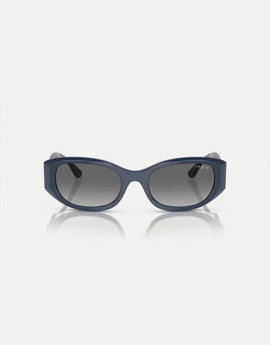 Eyewear - VO5525S - Occhiali da sole rettangolari opale scuro con lenti grigie - Vogue - Modalova