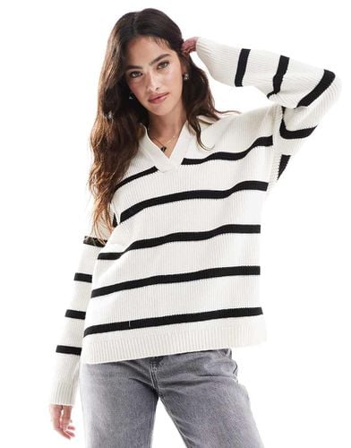 Maglione oversize color crema a righe con scollo a V - Vero Moda - Modalova