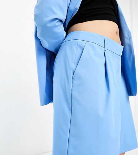 Pantaloncini da abito sartoriali in coordinato - Vero Moda Curve - Modalova