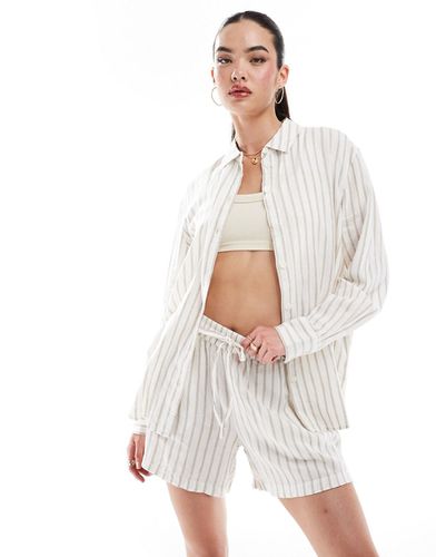 Camicia oversize in lino bianca a righe marroni in coordinato - Vero Moda - Modalova