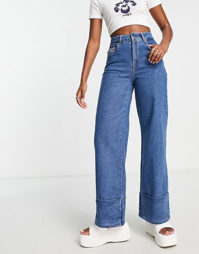 Jeans con fondo ampio e risvolto alto lavaggio medio - Vero Moda - Modalova