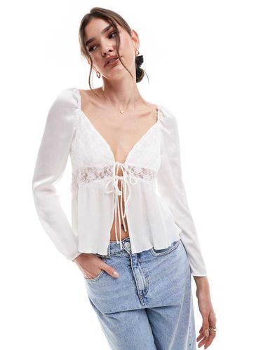 Top a maniche lunghe allacciato sul davanti con inserti in pizzo - Vero Moda - Modalova