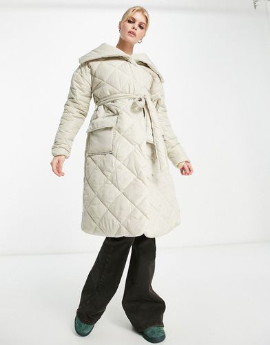 Cappotto taglio lungo color pietra trapuntato con scollo sciallato e cintura - VIOLET ROMANCE - Modalova