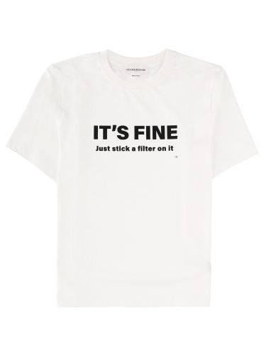 Its fine, just stick a filter on it" t-shirt - victoria beckham - Modalova
