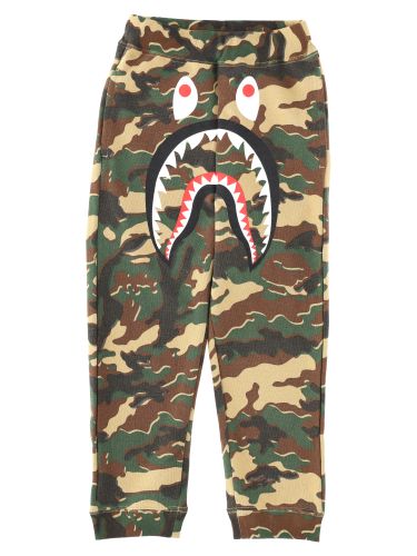 Pantaloni da jogger con stampa squalo - a bathing ape - Modalova