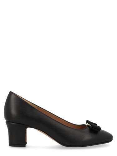 Décolleté "vara" con tacco - ferragamo - Modalova
