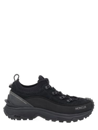Sneaker "trailgrip lite3" in nabuk e pelle scamosciata - moncler - Modalova