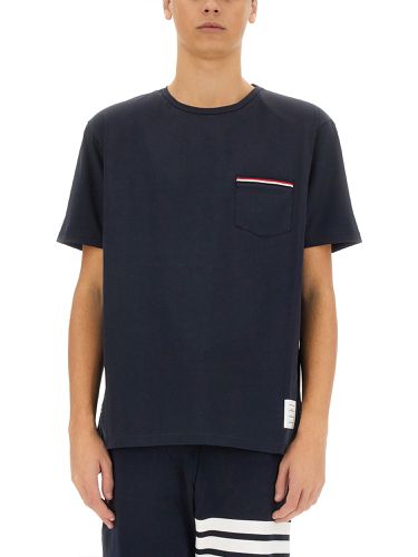 Thom browne t-shirt with pocket - thom browne - Modalova