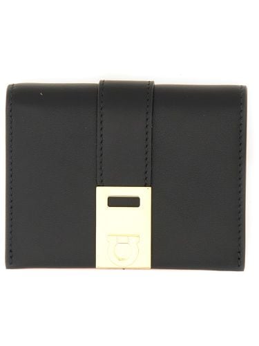 Compact hug bicolor wallet - ferragamo - Modalova