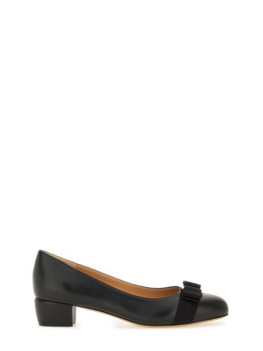 Ferragamo leather "vara" shoe - ferragamo - Modalova