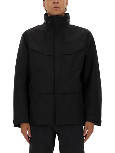 Veilance jacket with foldable hood - veilance - Modalova