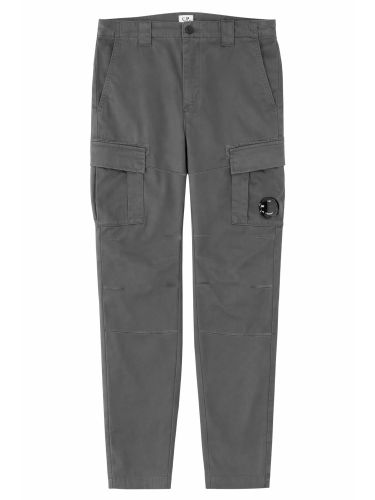 C. p. company pantalone cargo con patch logo - c.p. company - Modalova