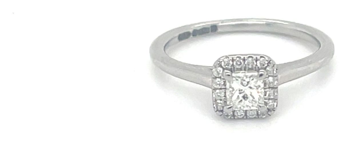 ENG4981 Plat Princess Cut 0.31ct F VS2 Dia Halo Ring Jewellery - GEMEX - Modalova