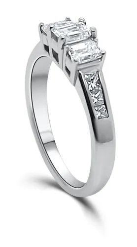 Three stone Emerald Cut Diamond Jewellery - James Moore - Modalova