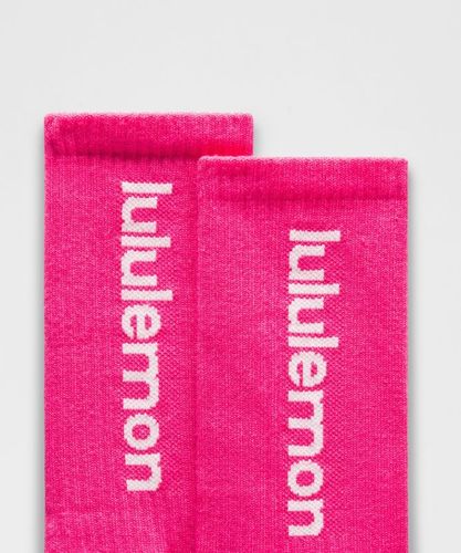 “ Unisex Daily Essential Crew-Socken mit Logo 3er-Pack â€“ GrÃ¶ÃŸe M in // - lululemon - Modalova
