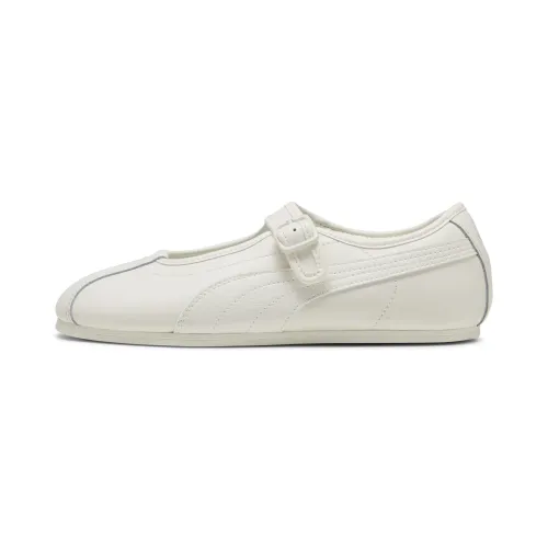 Tacklette Sneakers Women in White (//) | Size 3 - PUMA - Modalova