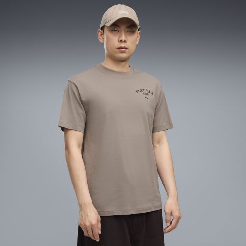 Graphic Cafe Relaxed T-Shirt Men in Beige | Size Large - PUMA - Modalova