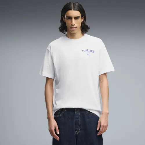 Graphic Cafe Relaxed T-Shirt Men in | Size Large - PUMA - Modalova