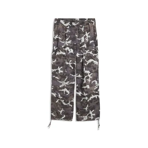 TECH SPC Camo Oversized Pants Unisex in Gray () | Size Large - PUMA - Modalova