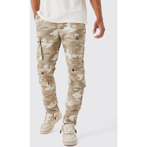 Pantalón Cargo Ajustado De Camuflaje Con Botones De Presión - boohoo - Modalova