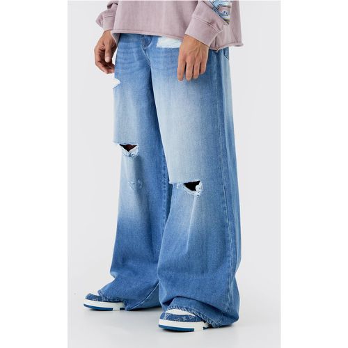 Jeans extra comodi sfilacciati con applique in tessuto - boohoo - Modalova
