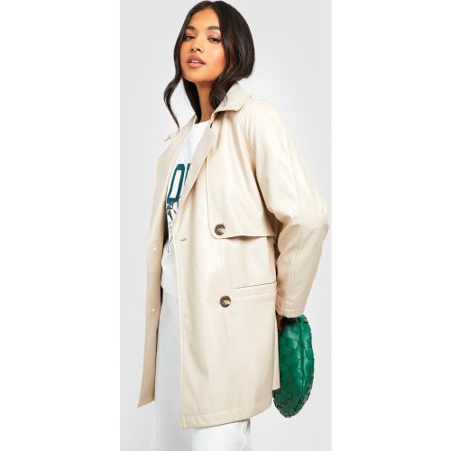 Gabardina Petite Crop De Cuero Sintético Con Cinturón - boohoo - Modalova