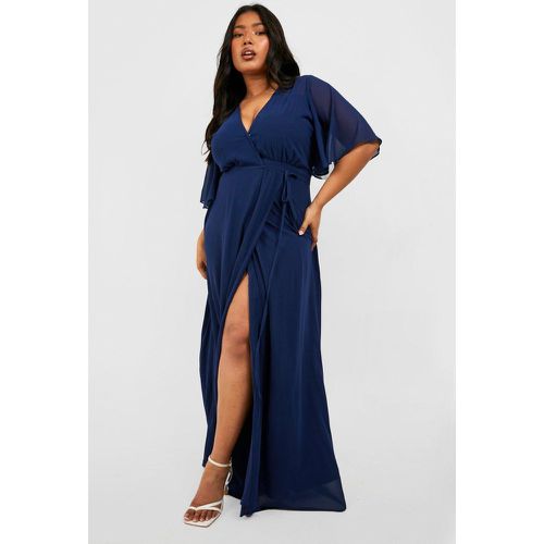 Vestito da cerimonia Plus Size a incrocio con maniche ad angelo - boohoo - Modalova