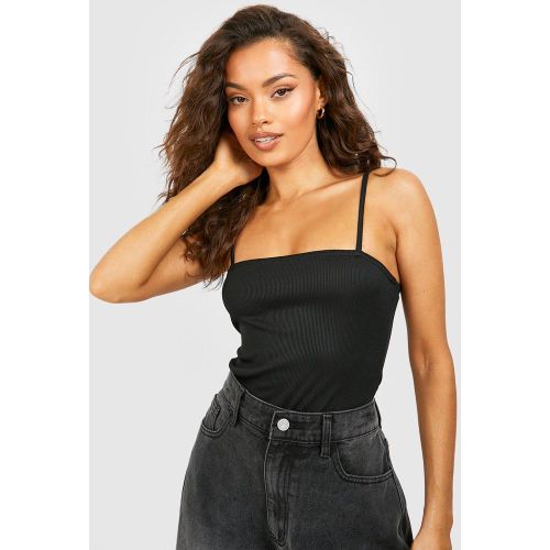Crop top a coste con scollo quadrato e spalline - boohoo - Modalova
