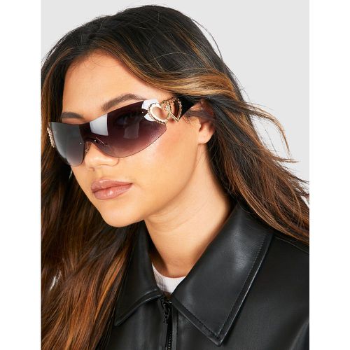 Heart Frame Visor Sunglasses, Negro - boohoo - Modalova
