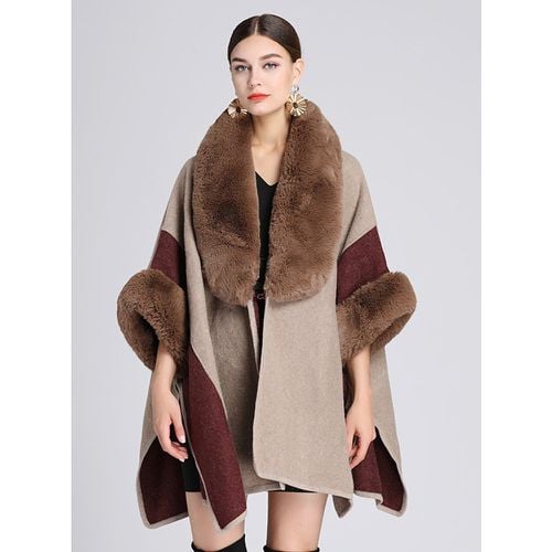 Women Poncho Designed Neckline Burgundy Poncho Layered Faux Fur Cape - milanoo.com - Modalova