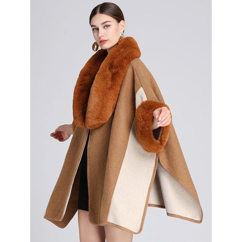 Women Poncho Designed Neckline Burgundy Poncho Layered Faux Fur Cape - milanoo.com - Modalova