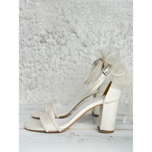 Wedding Shoes Satin OpenToe Pearls Bow Chunky Heel Bridal Sandals - milanoo.com - Modalova