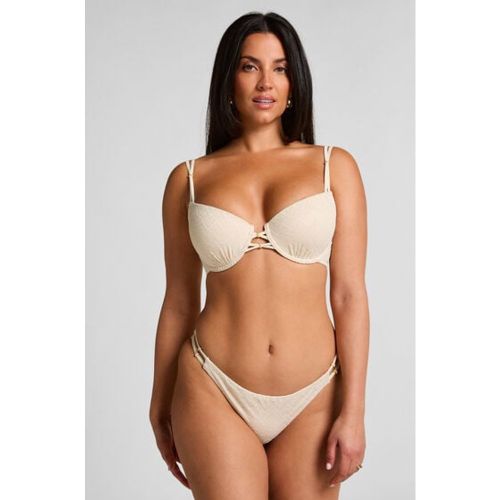 Estas braguitas de bikini tanga de estilo brasileño le darán un toque sexy a tu atuendo de playa. Combínalas con bonitos accesorios como un sombrer - 205658-S - Modalova