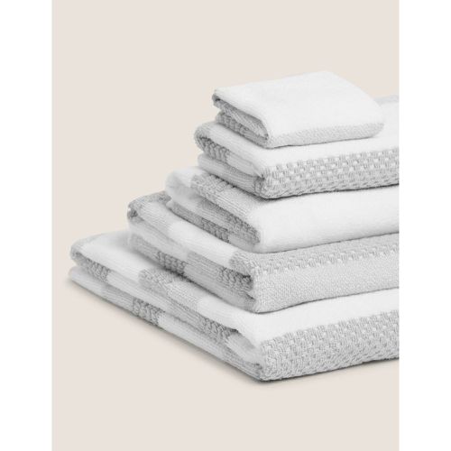 Pure Cotton Striped Textured Towel grey - Marks & Spencer - Modalova