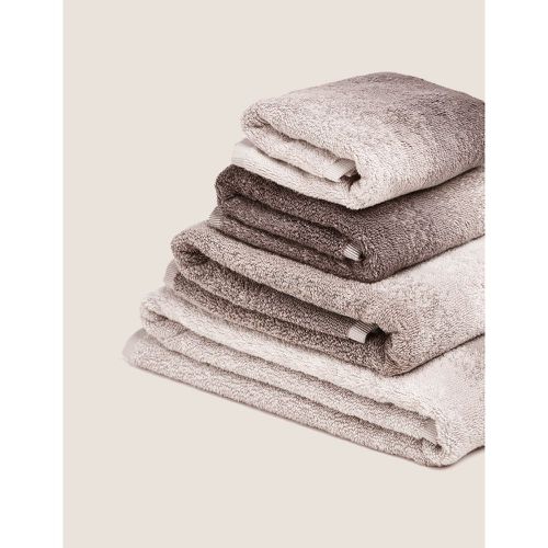 Pure Cotton Luxury Ombre Design Towel beige - Marks & Spencer - Modalova