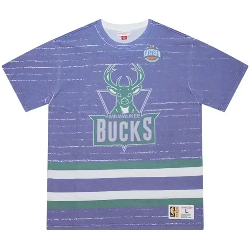 Das T-Shirt Milwaukee Bucks NBA Jumbotron 3.0 Sublimated von Mitchell & Ness ist die perfekte Wahl für alle Fans der Milwaukee Bucks. Dieses T-Sh - MAG8338418 - Modalova