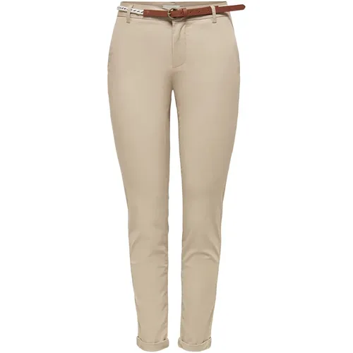 Trasformate il vostro look quotidiano con un capo base del guardaroba come i pantaloni chino e create un look smart-casual con una camicia classica o - MAG6908838 - Modalova