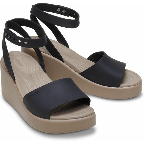 Brooklyn Ankle Strap Sandals with Wedge Heel - Crocs - Modalova