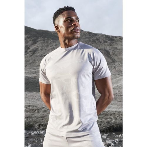 Camiseta Man Active De Ranglán Resistente Con Estampado De Camuflaje - boohoo - Modalova