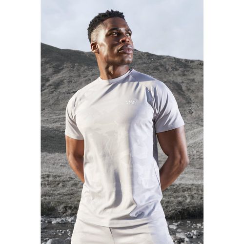 T-shirt Man Active per alta performance in fantasia militare con maniche raglan - boohoo - Modalova