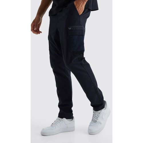 Pantaloni Tall comodi in rete elasticizzata con tasche Cargo - boohoo - Modalova