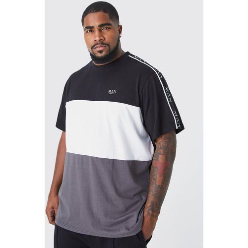 T-shirt Plus Size Man a blocchi di colore con caratteri romani e striscia - boohoo - Modalova