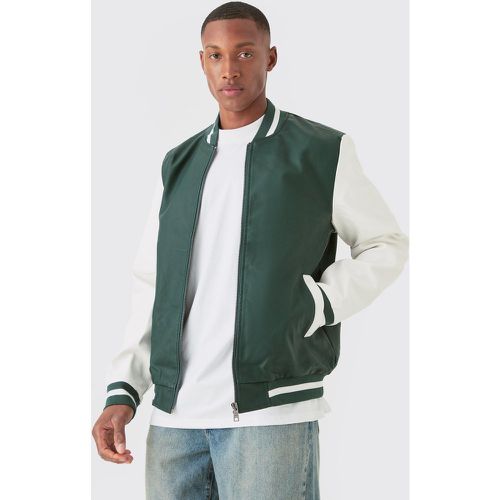 Giacca stile Varsity in PU, Verde - boohoo - Modalova