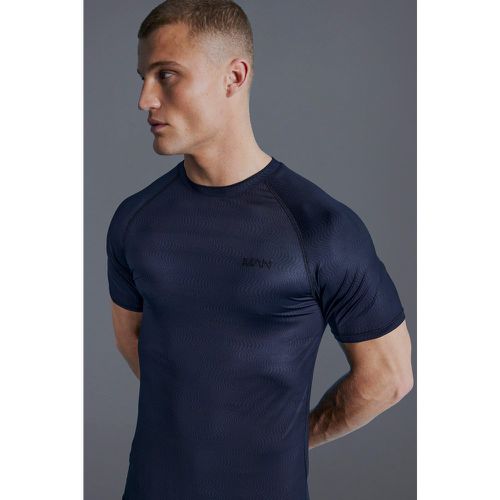 Camiseta Man Active Ajustada Al Músculo Con Estampado Geométrico - boohoo - Modalova
