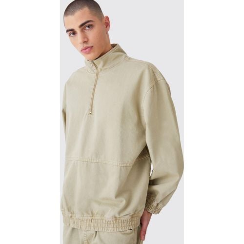 Giacca oversize sovratinta con collo a imbuto e zip corta - boohoo - Modalova