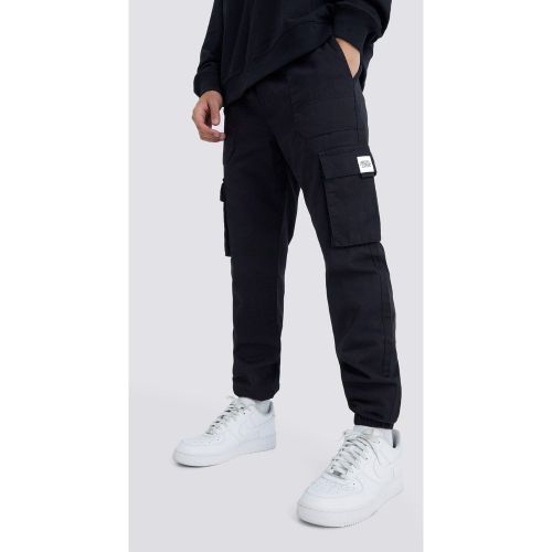 Pantaloni tuta Cargo Slim Fit con vita elasticizzata e fibbia - boohoo - Modalova