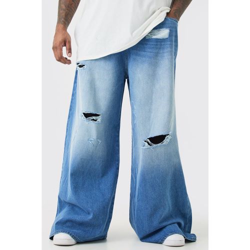 Plus Extreme Baggy Frayed Self Fabric Applique Jeans - boohoo - Modalova