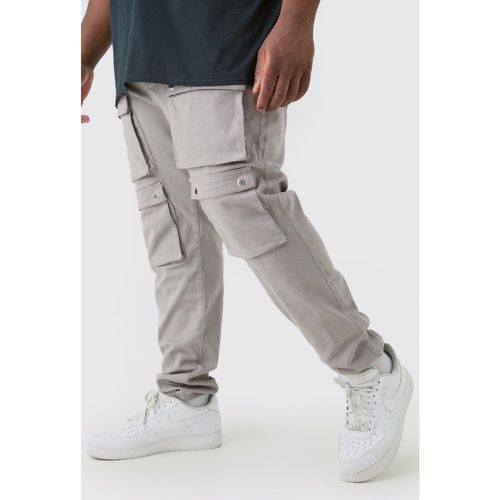 Pantaloni Plus Size Skinny Fit con tasche Cargo e vita fissa - boohoo - Modalova