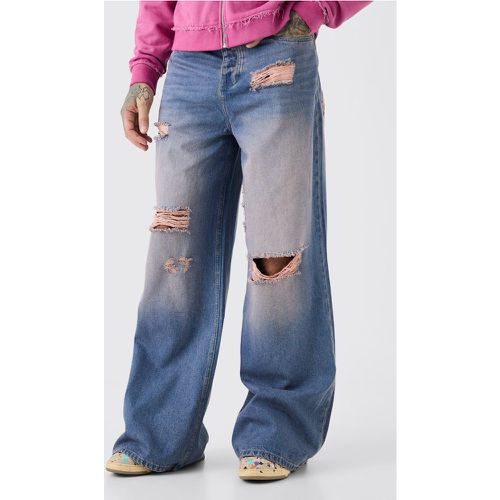 Jeans Tall super comodi sovratinti con applique in tessuto sfilacciato - boohoo - Modalova